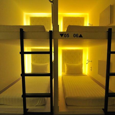 Capsule Hostel Old Batavia Jakarta Exterior photo