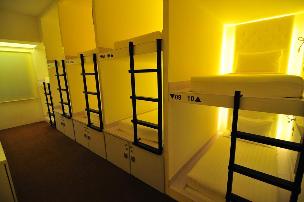 Capsule Hostel Old Batavia Jakarta Room photo