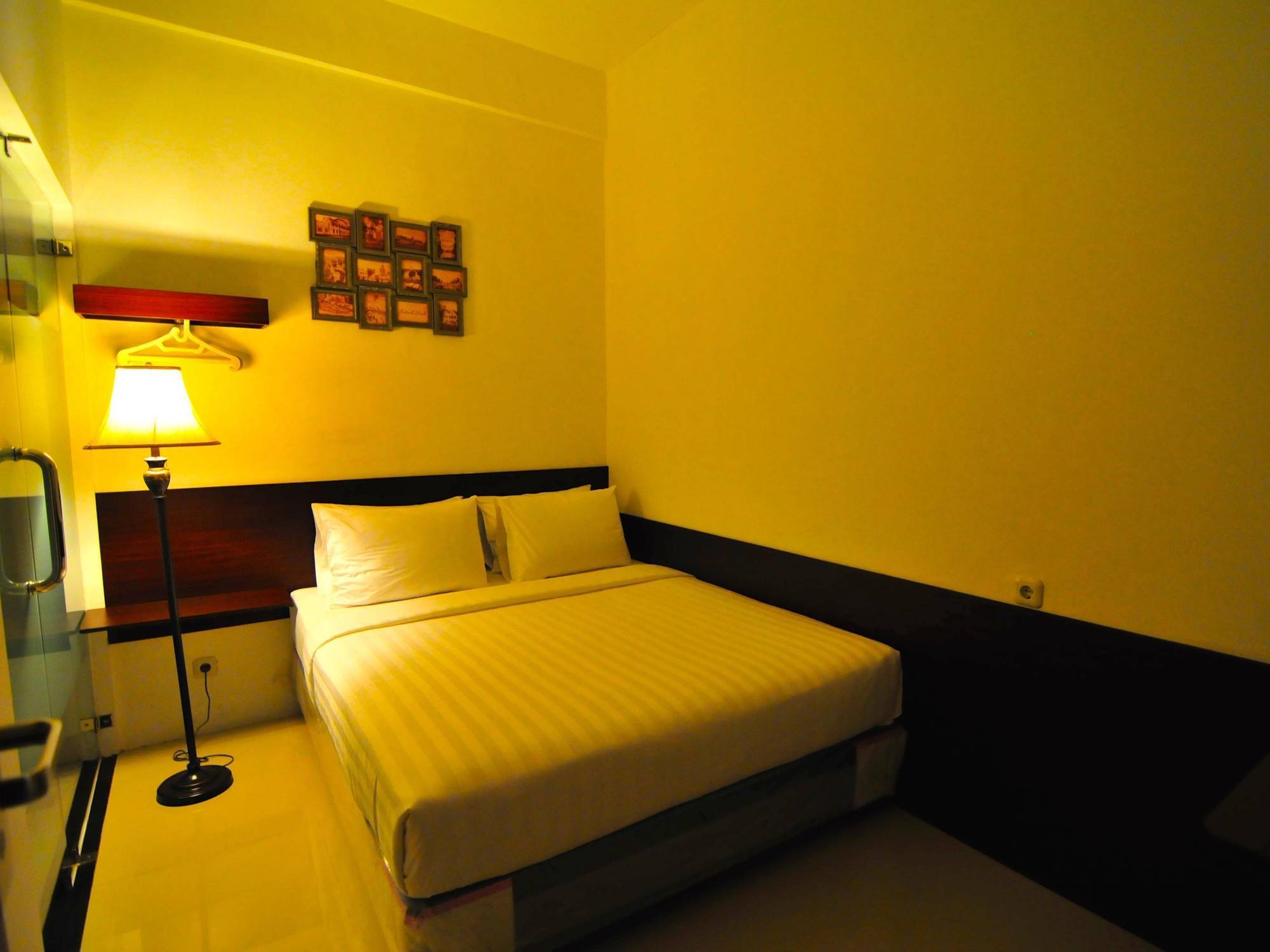 Capsule Hostel Old Batavia Jakarta Exterior photo