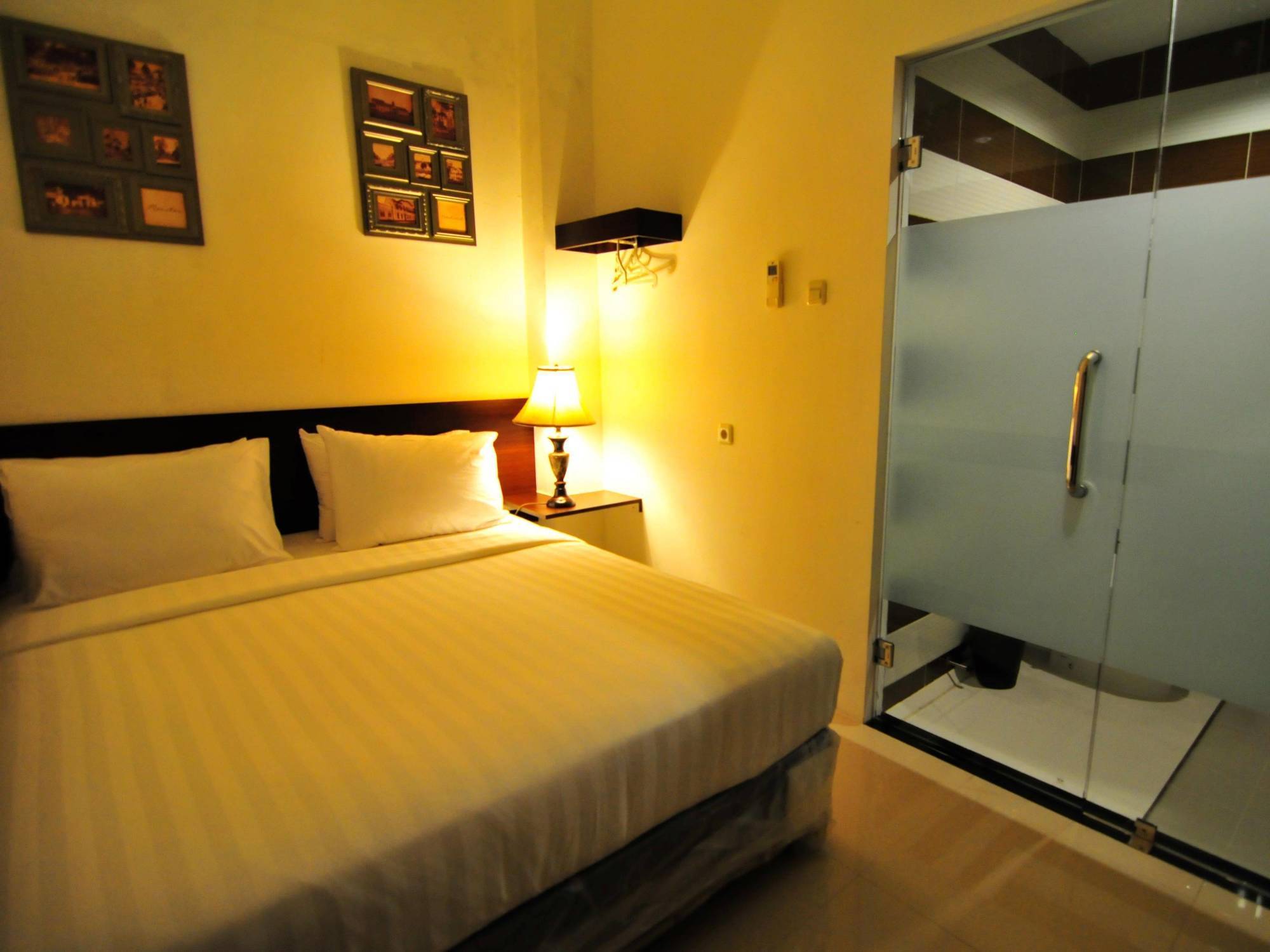 Capsule Hostel Old Batavia Jakarta Exterior photo