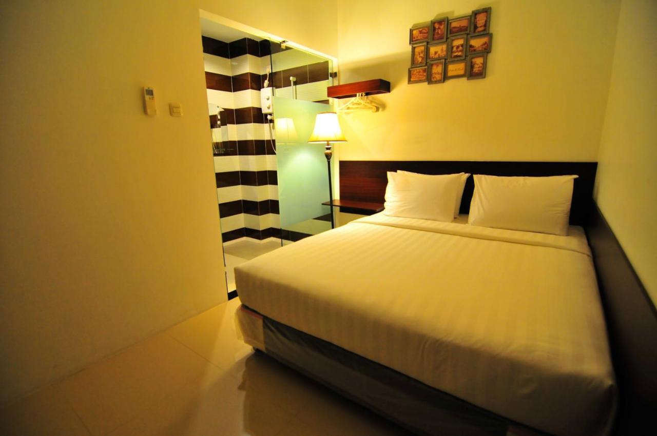 Capsule Hostel Old Batavia Jakarta Exterior photo
